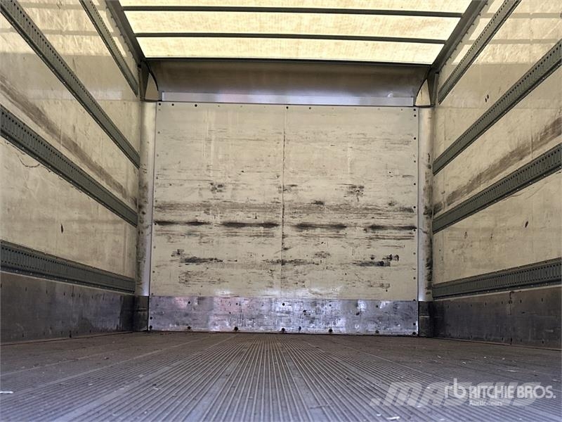 International 4300 SBA Furgons