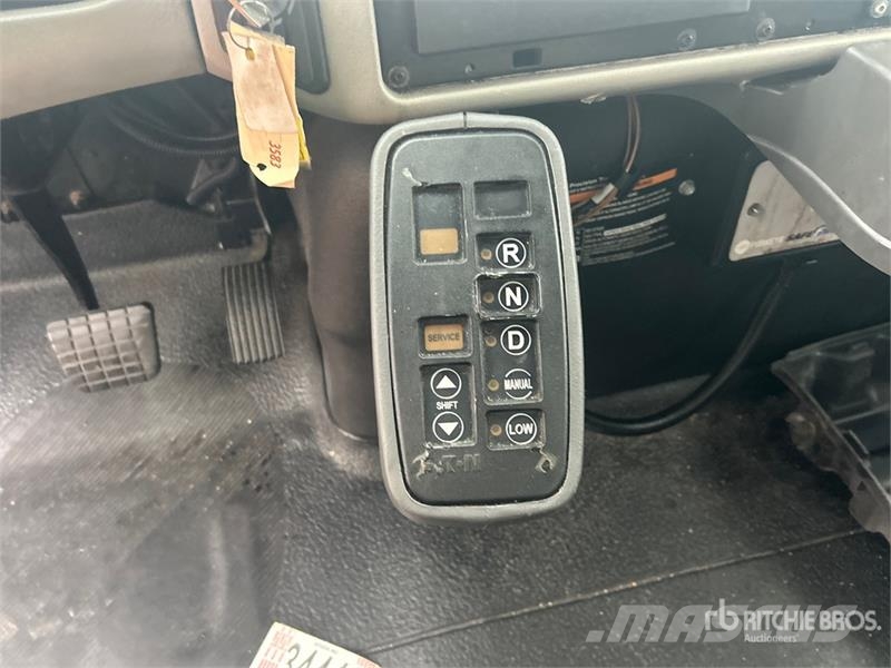 International 4300 SBA Furgons