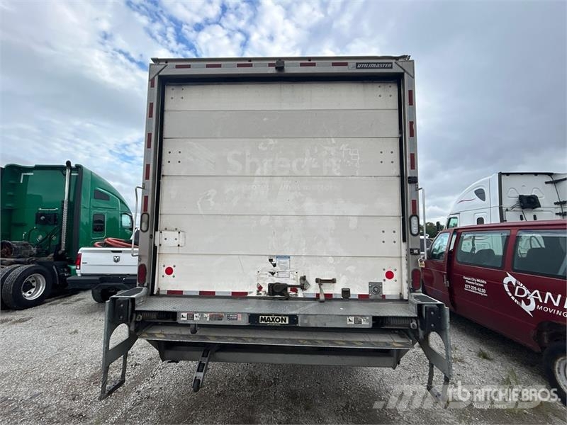 International 4300 SBA Furgons