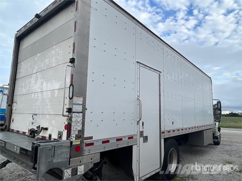 International 4300 SBA Furgons