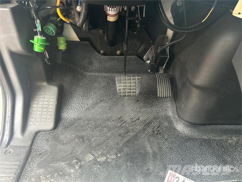 International 4300 SBA Furgons