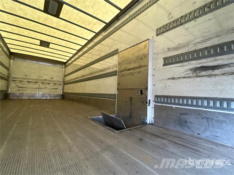 International 4300 SBA Furgons