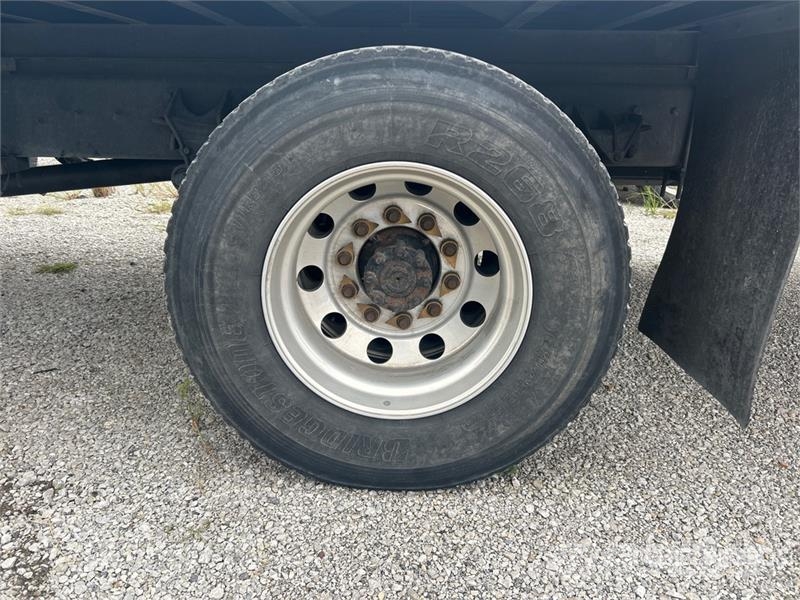 International 4300 SBA Furgons