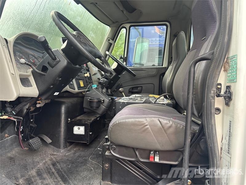 International 4300M7 Autocarro spazzatrice