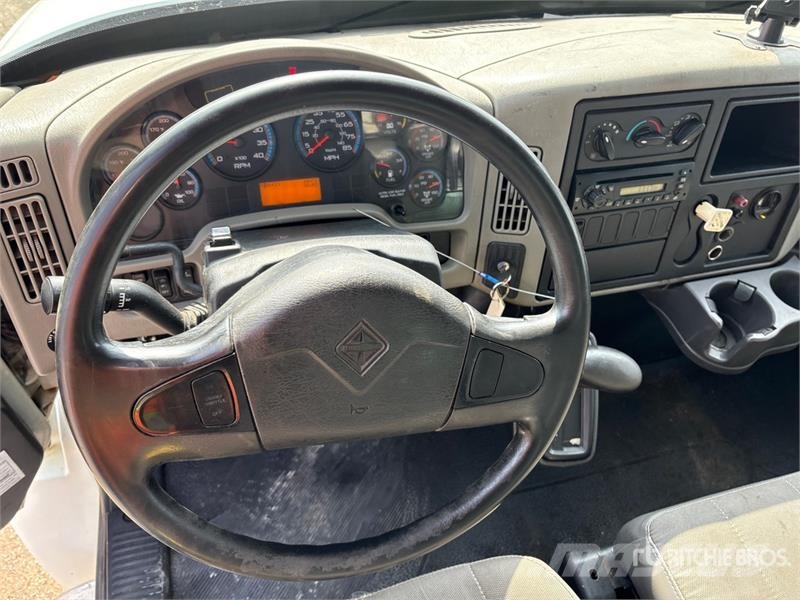 International 4400 Kofferaufbau