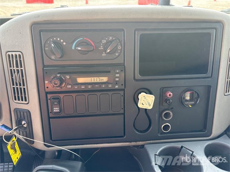 International 4400 Kofferaufbau