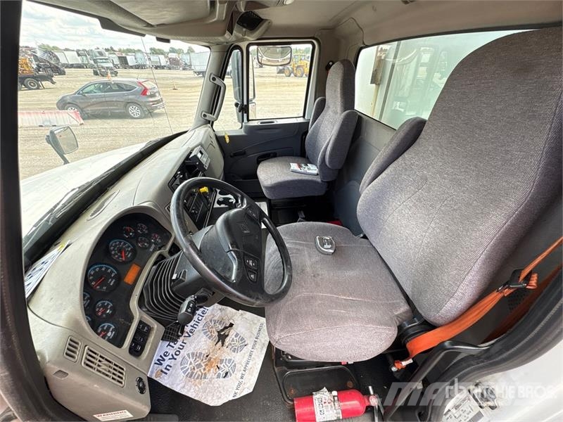 International 4400 شاحنات بدرجة حرارة قابلة للضبط