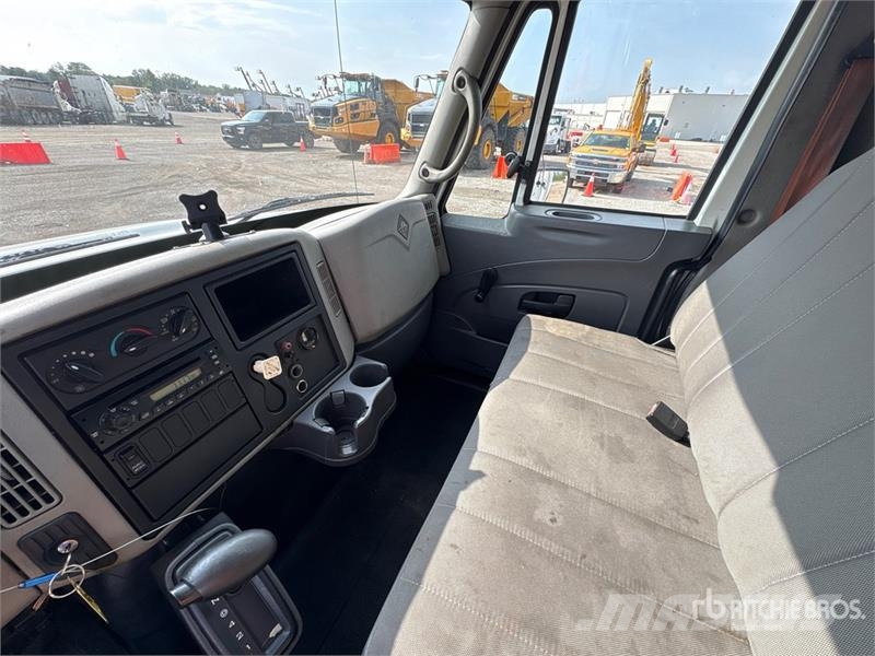 International 4400 Kofferaufbau