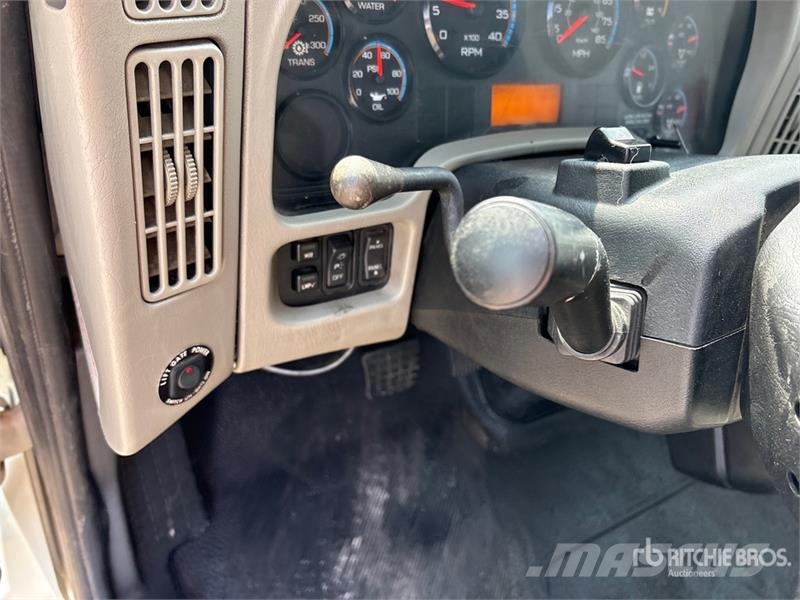 International 4400 Kofferaufbau