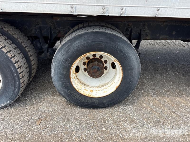 International 4400 شاحنات بدرجة حرارة قابلة للضبط