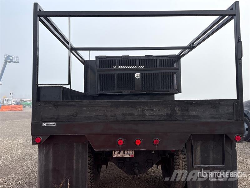 International 4700 Platte bakwagens