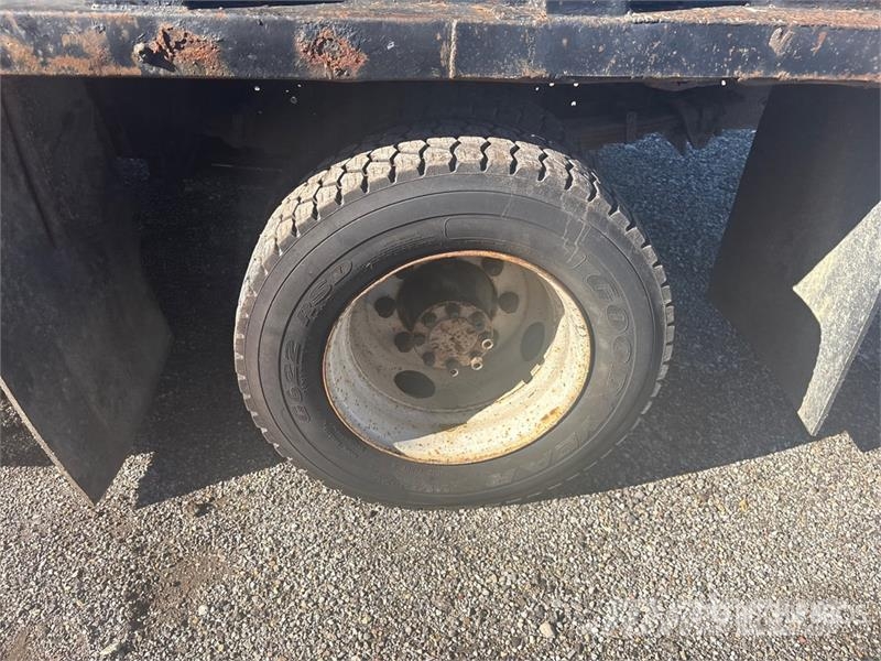 International 4700 Lastbiler med tip
