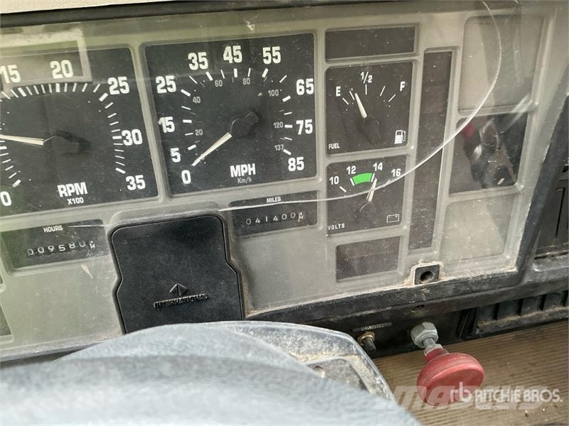 International 4700 Żurawie samochodowe