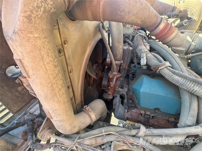 International 4700 Lastbiler med tip