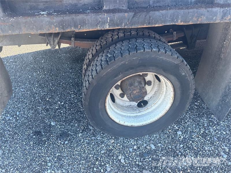 International 4700 Lastbiler med tip