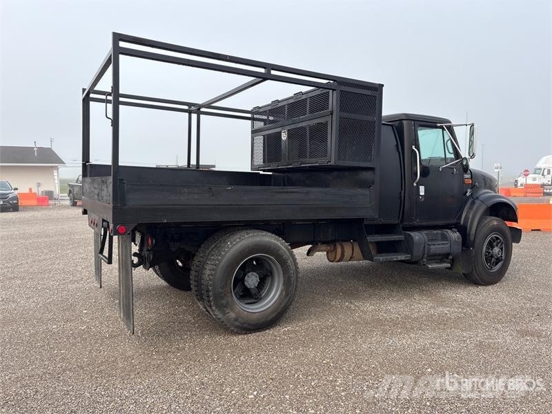 International 4700 Platte bakwagens
