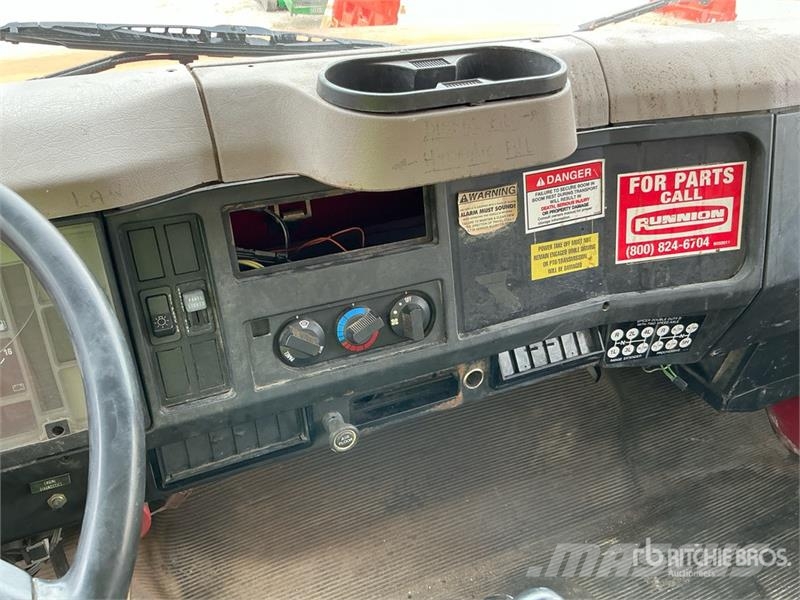 International 4700 Żurawie samochodowe