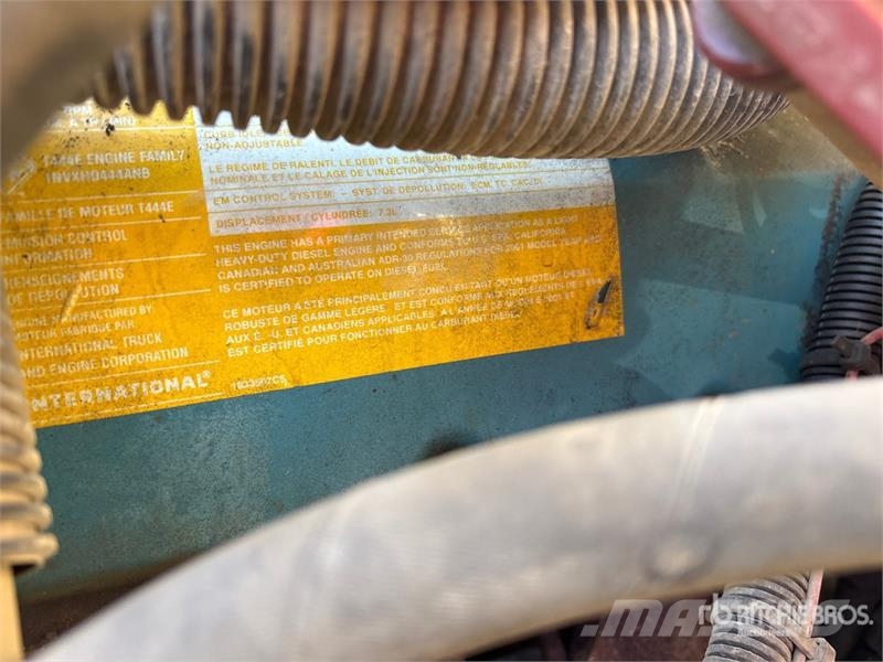 International 4700 Lastbiler med tip
