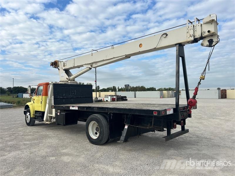 International 4700 Kranbilar
