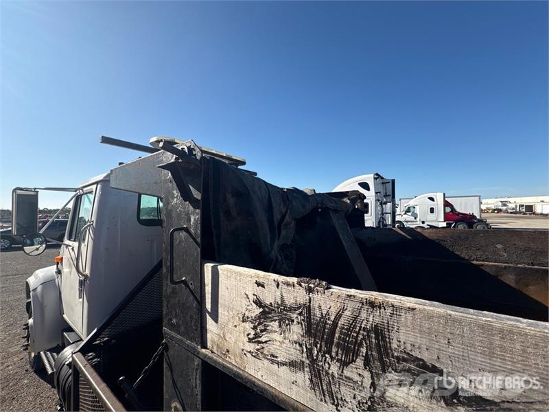 International 4700 Lastbiler med tip