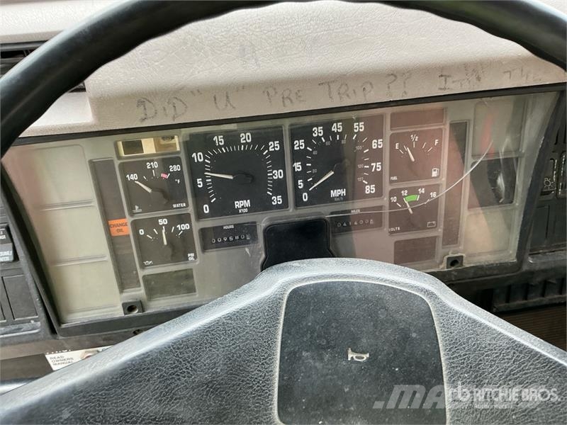 International 4700 Żurawie samochodowe
