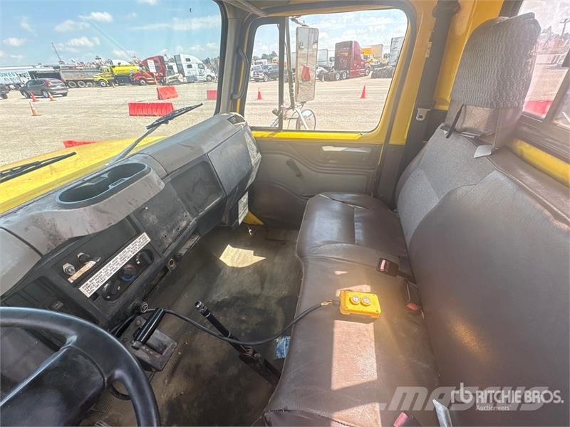 International 4700 自卸式货车