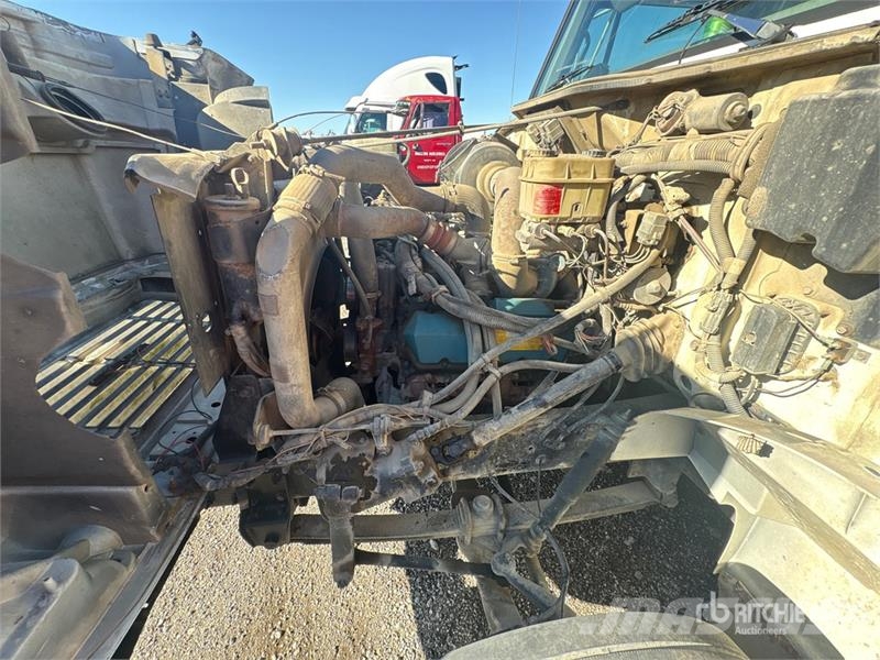 International 4700 Lastbiler med tip