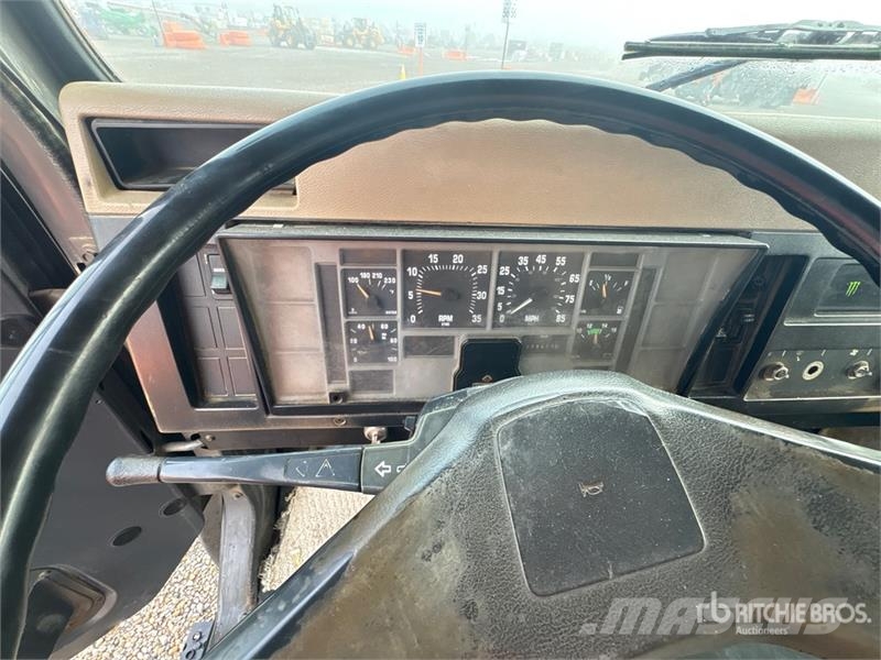 International 4700 Platte bakwagens