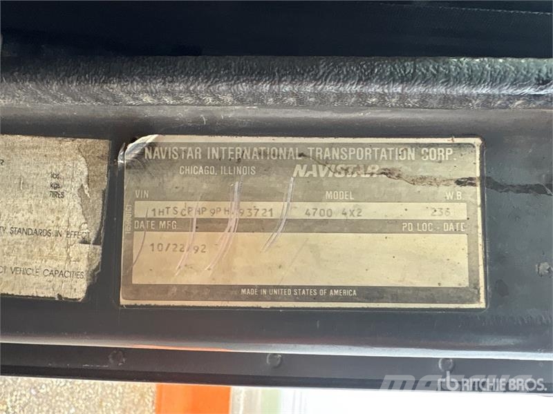 International 4700 Platte bakwagens