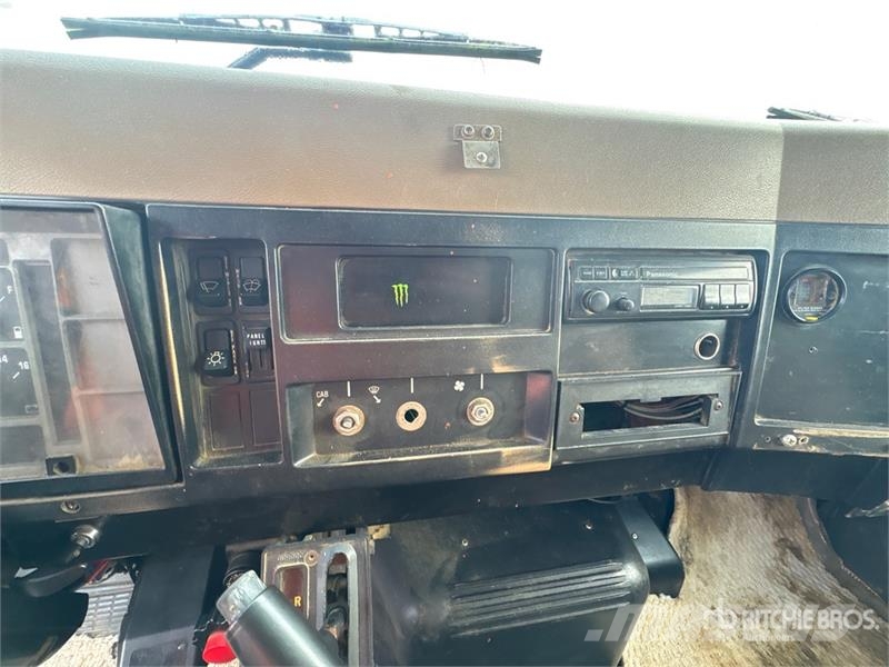 International 4700 Platte bakwagens