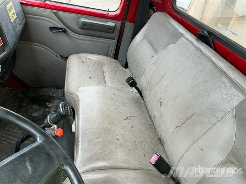 International 4700 Żurawie samochodowe