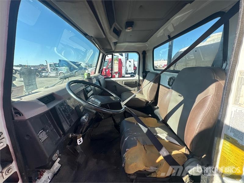 International 4700 Lastbiler med tip