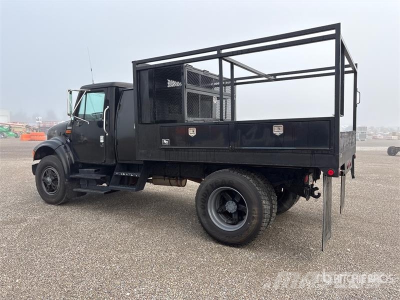 International 4700 Platte bakwagens