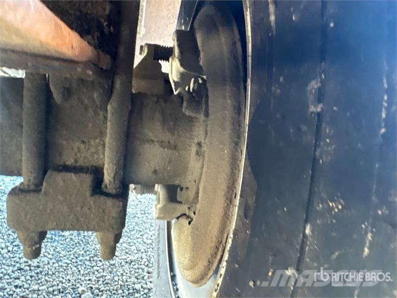 International 4700 Lastbiler med tip