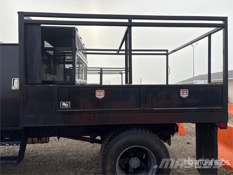 International 4700 Platte bakwagens
