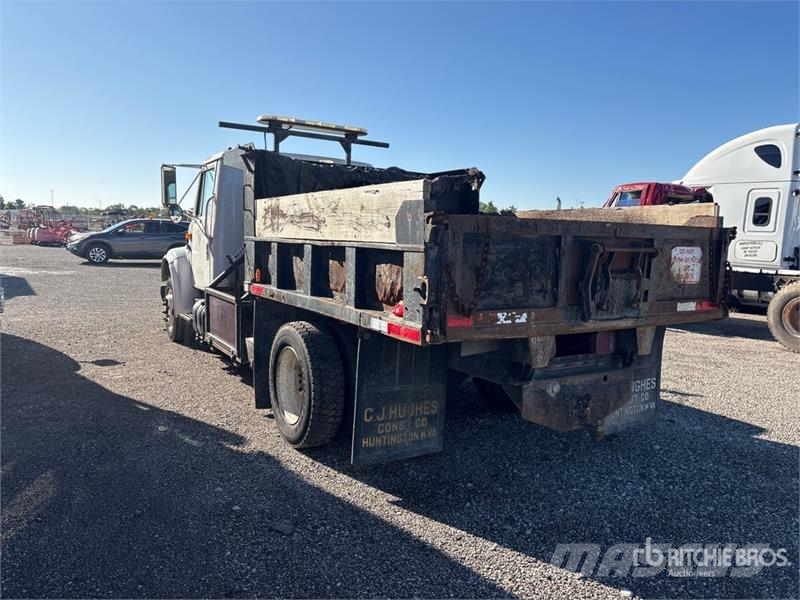 International 4700 Lastbiler med tip