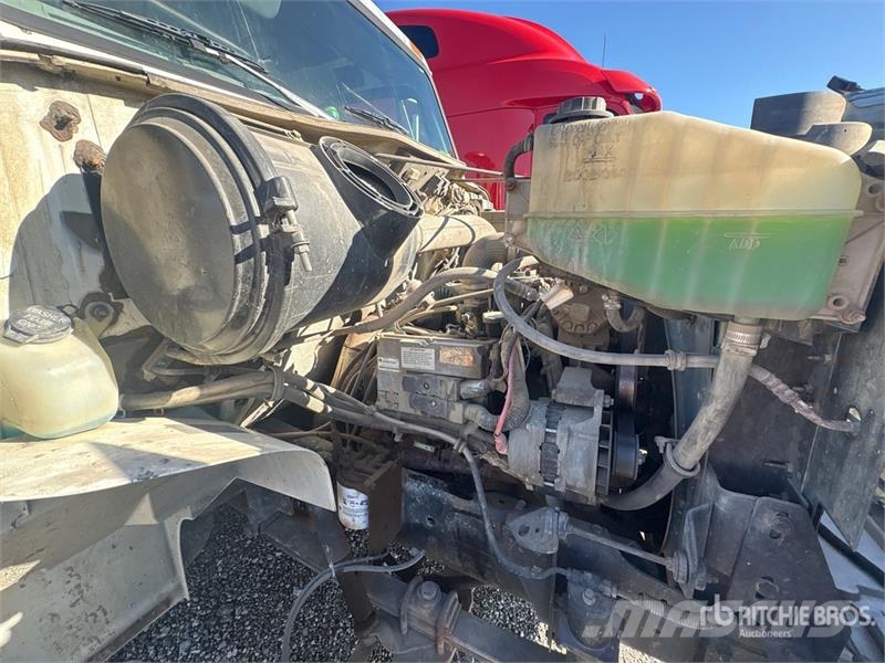 International 4700 Lastbiler med tip