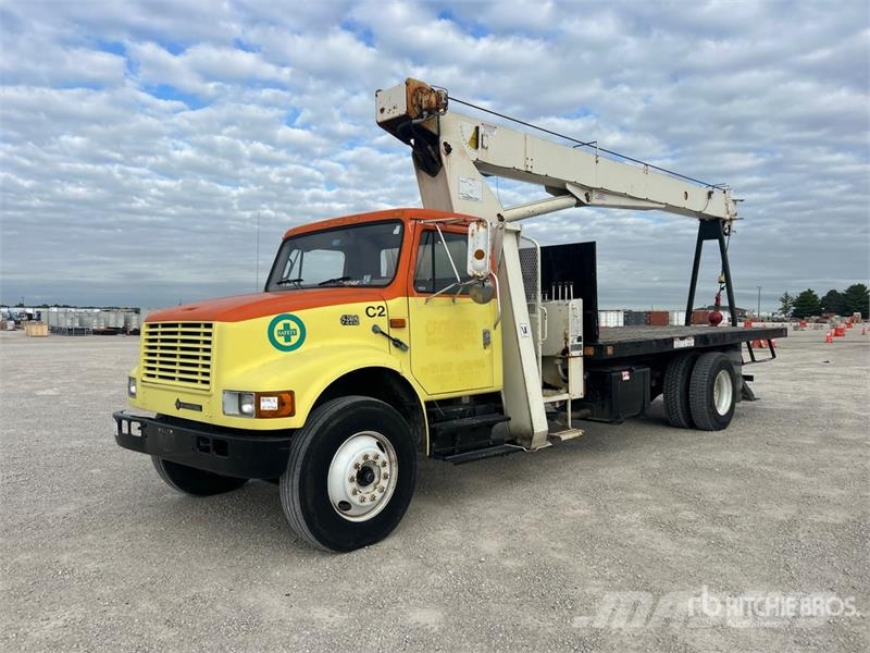 International 4700 Kranbilar
