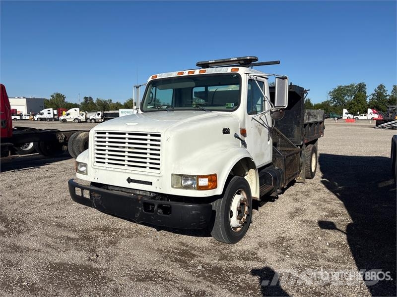 International 4700 Lastbiler med tip
