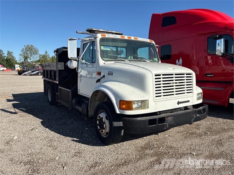 International 4700 Lastbiler med tip