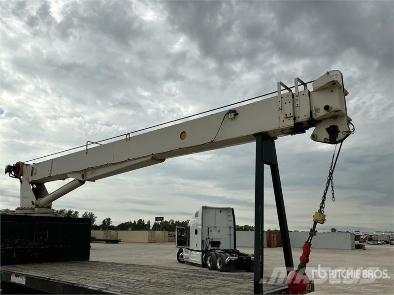 International 4700 Żurawie samochodowe
