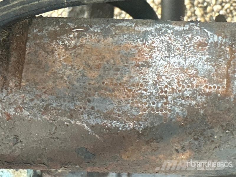 International 4700 Plošinové nákladné automobily/nákladné automobily so sklápacími bočnicami