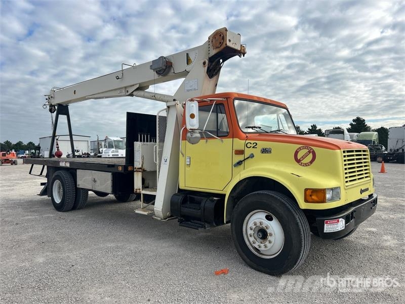 International 4700 Kranbilar
