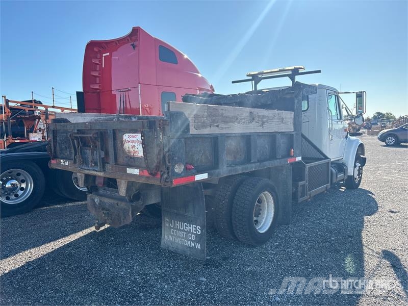 International 4700 Lastbiler med tip