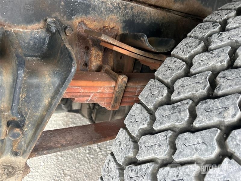 International 4700 Kranbilar