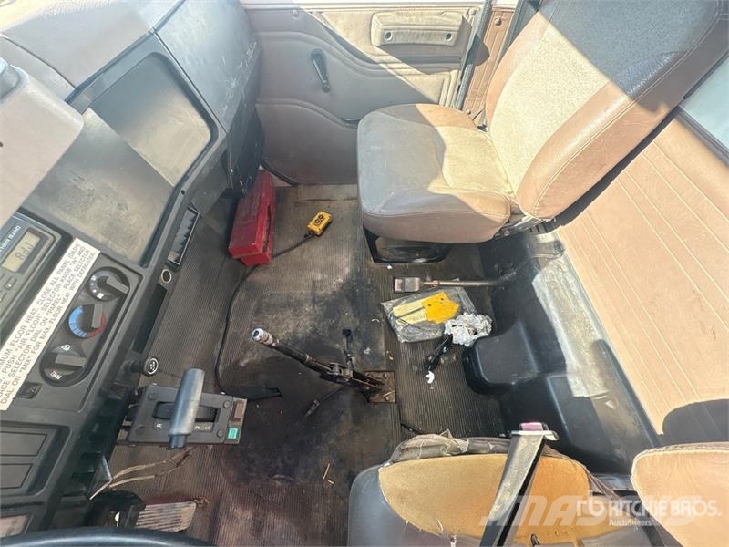 International 4700 Lastbiler med tip