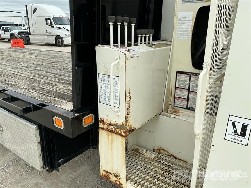 International 4700 Żurawie samochodowe