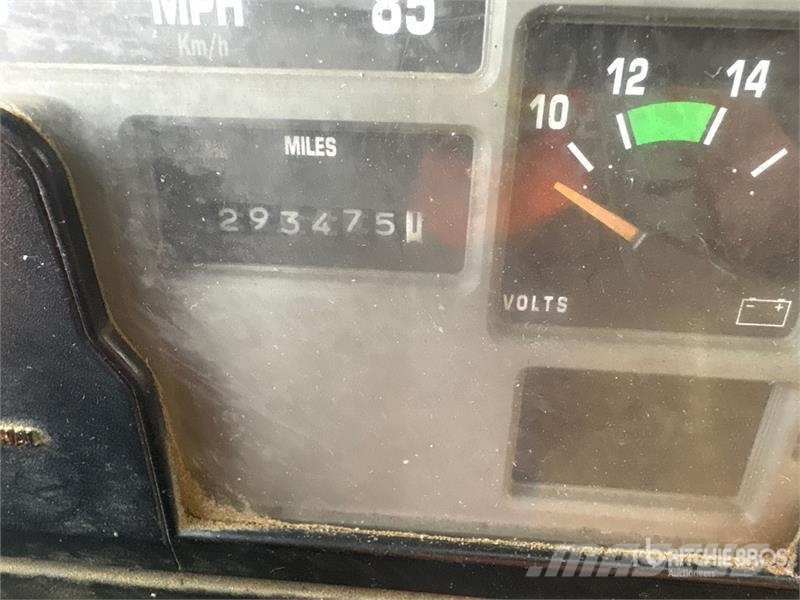 International 4700 Platte bakwagens