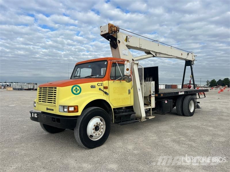 International 4700 Kranbilar