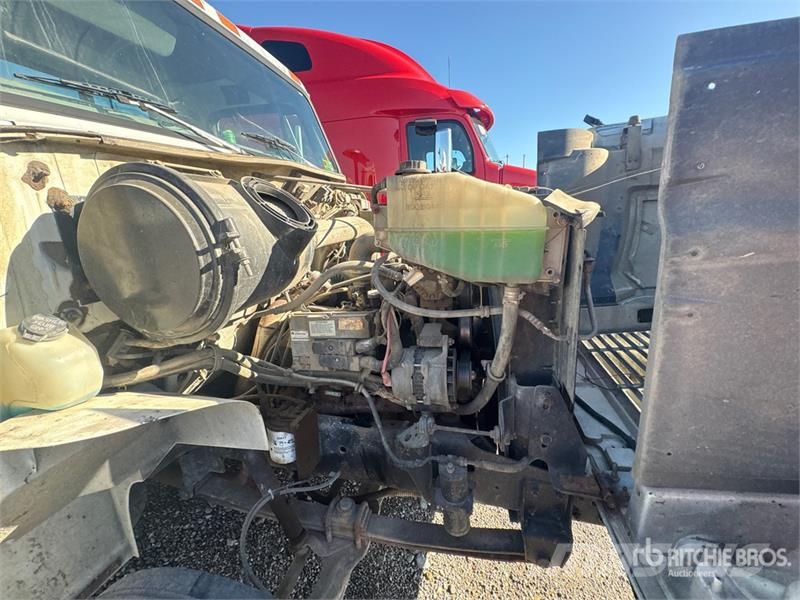 International 4700 Lastbiler med tip
